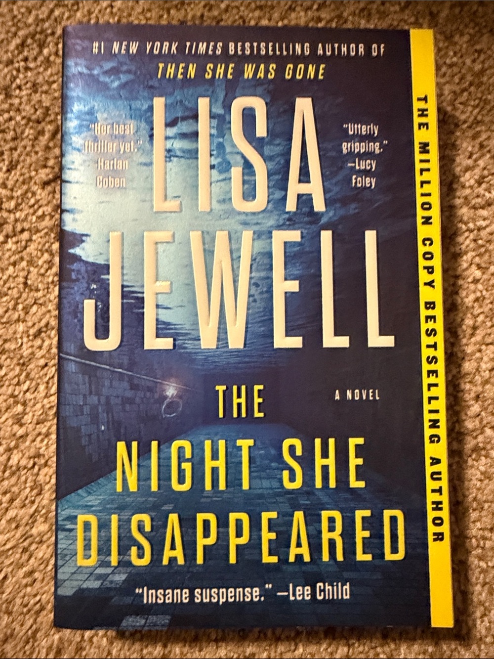 Lisa Jewell The Night She Disappeared - Blue & Yellow Paperback